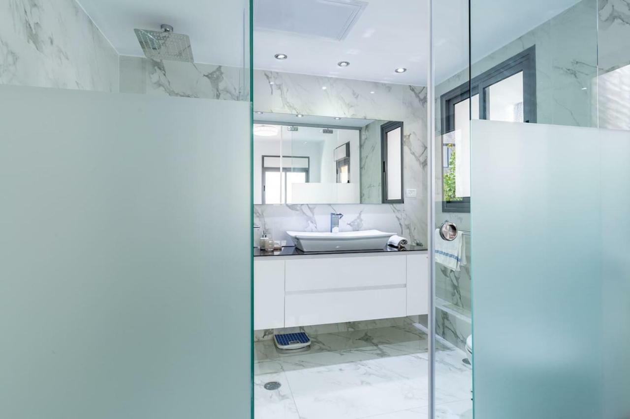 Bnbisrael Apartments - Hakovchim Miroir Tel Aviv Exterior photo